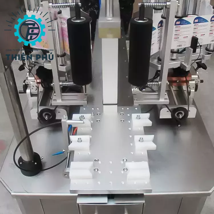 Máy Dán Nhãn Chai Vuông Tự Động Máy Dán Nhãn Chai Vuông Tự Động